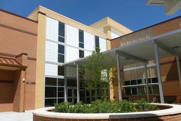 lucas-middle-p01[1]_600x400